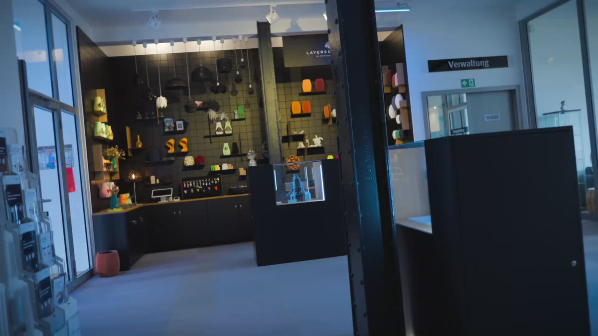 Video laden: Kurzer Rundgang durch den Showroom von Layers &amp; Lights in Leipzig